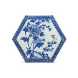 A SET OF FOUR BLUE AND WHITE HEXAGONAL TILES - фото 6