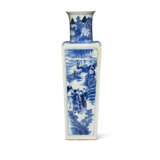 A BLUE AND WHITE FACETED VASE - photo 2