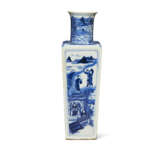 A BLUE AND WHITE FACETED VASE - photo 3