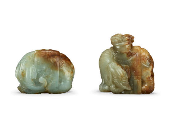 TWO JADE CARVINGS OF ELEPHANTS - Foto 1