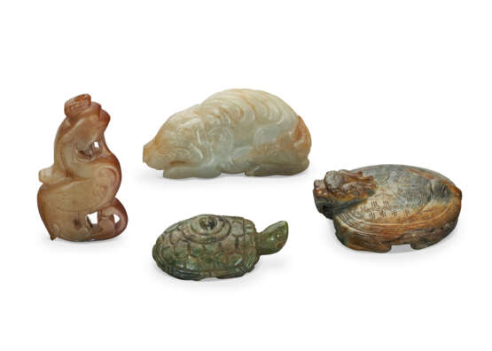 FOUR JADE ANIMAL CARVINGS - фото 1