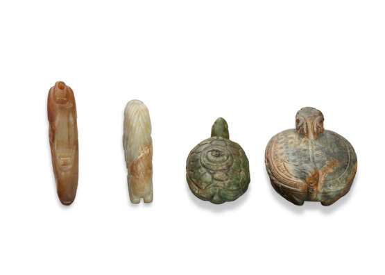 FOUR JADE ANIMAL CARVINGS - Foto 4