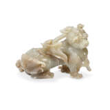 A WHITE AND BROWNISH-GREY JADE FIGURE OF A SEATED MYTHICAL BEAST - фото 1