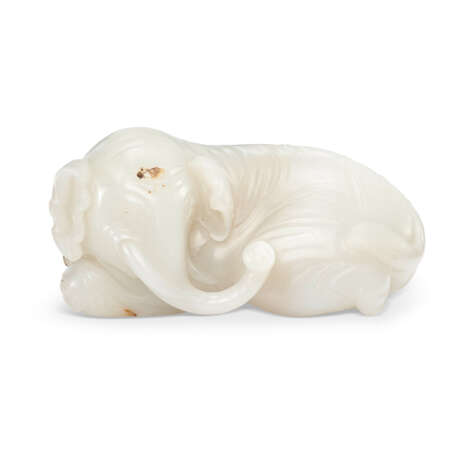 A WHITE JADE FIGURE OF A RECUMBENT ELEPHANT - photo 1