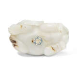 A WHITE JADE FIGURE OF A RECUMBENT ELEPHANT - photo 3