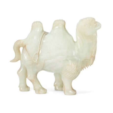 A PALE GREENISH-WHITE JADE FIGURE OF A STRIDING CAMEL - Foto 2