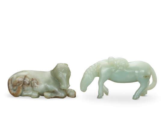 TWO JADE CARVINGS OF HORSES - photo 1
