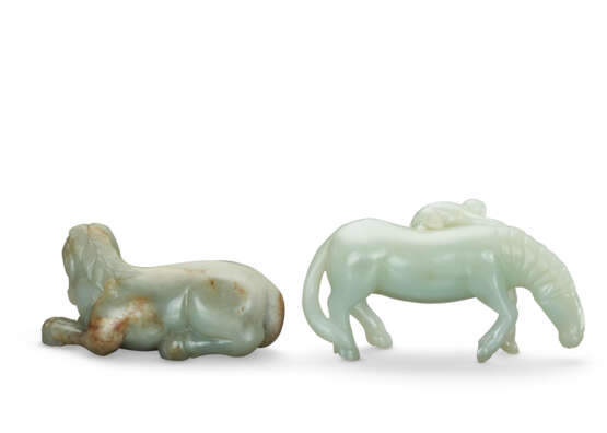 TWO JADE CARVINGS OF HORSES - photo 2