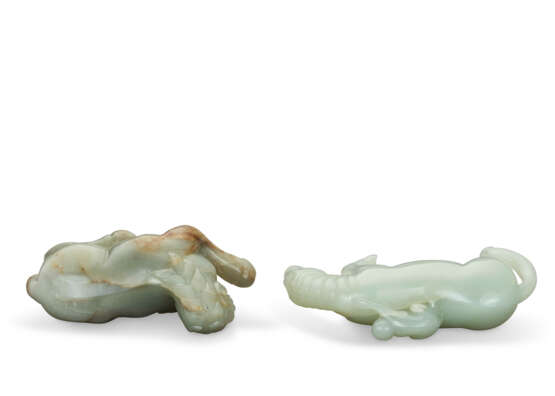 TWO JADE CARVINGS OF HORSES - photo 4