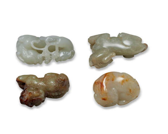 FOUR JADE CARVINGS OF MYTHICAL BEASTS - Foto 3