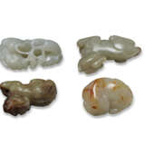FOUR JADE CARVINGS OF MYTHICAL BEASTS - Foto 3
