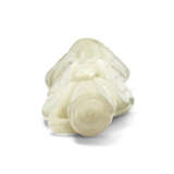 A WHITE JADE FIGURE OF A FEMALE IMMORTAL - photo 4