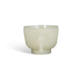 A TWO-HANDLED WHITE GLASS HEXAGONAL CUP - фото 2