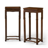 A PAIR OF HUALI STANDS - Foto 2