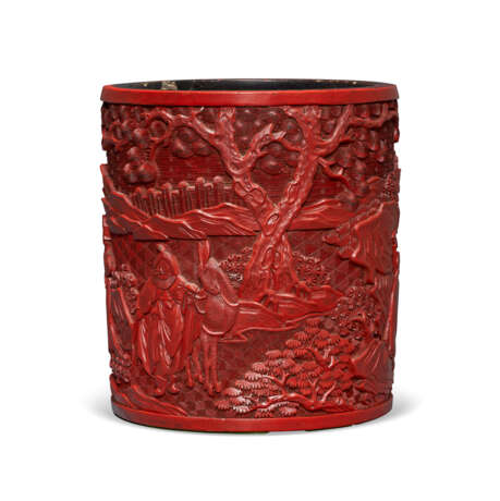 A CARVED RED LACQUER BRUSH POT - Foto 2