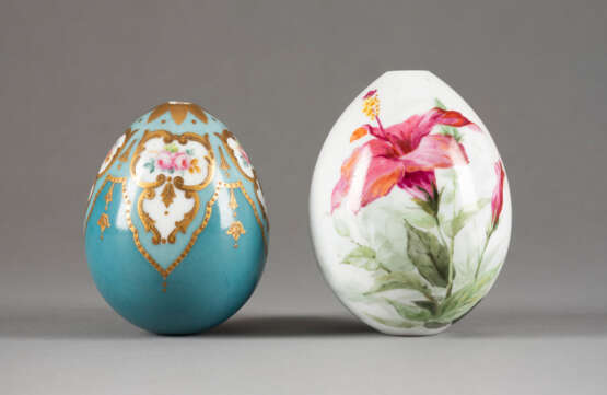 TWO PORCELAIN EASTER EGGS Russian, mid 19th century / ci - photo 1