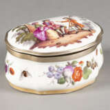 A FINE PORCELAIN SILVER-GILT MOUNTED SNUFFBOX WITH THE P - photo 2
