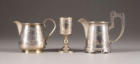 TWO SILVER CREAM JUGS AND A VODKA BEAKER Russian, Moscow - Foto 1