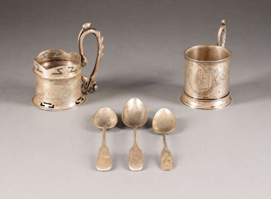 TWO SILVER TEAGLASS-HOLDERS AND THREE SPOONS, ONE WITH E - photo 1