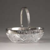 A SILVER-MOUNTED CUT-GLASS BOWL WITH HANDLE Russian, Mos - Foto 1