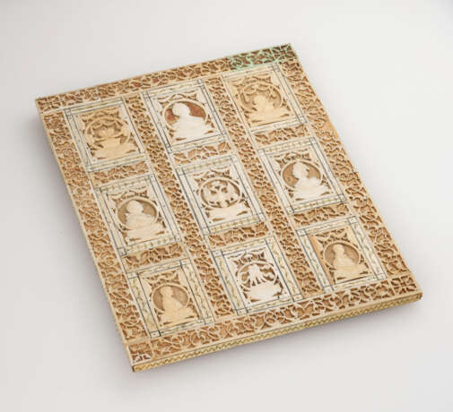 AN IMPORTANT AND VERY RARE BONE RELIEF CARVED PANEL SHOW - photo 4