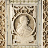AN IMPORTANT AND VERY RARE BONE RELIEF CARVED PANEL SHOW - photo 8