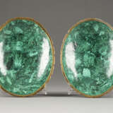 A PAIR OF MALACHITE BOWLS Russian, 19th century Of oval - фото 1