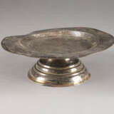 A SILVER DISKOS Russian, Moscow, 1810 With engraved deco - photo 1