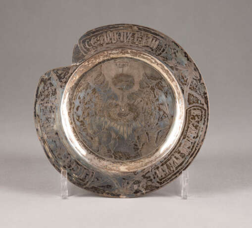A SILVER DISKOS Russian, Moscow, 1810 With engraved deco - Foto 2
