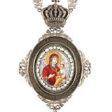 A SILVER AND ENAMEL PANAGIA SHOWING THE ICON OF THE QUIC - фото 1