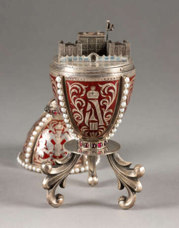 A LARGE SILVER AND ENAMEL EGG 2nd half 20th century The - Foto 2