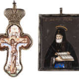 A SILVER AND ENAMEL PRIEST CROSS AND AN ICON PENDANT SHO - Foto 1