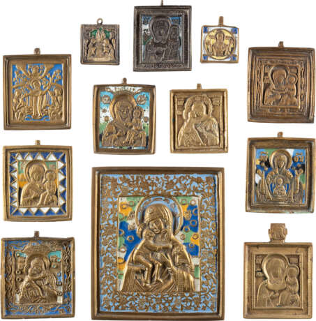 TWELVE BRASS ICONS SHOWING THE IMAGES OF THE MOTHER OF G - Foto 1
