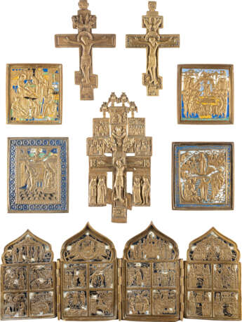 A TETRAPTYCH, THREE CRUCIFIXES AND FOUR BRASS ICONS SHOW - Foto 1