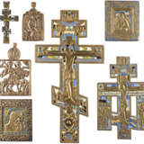 THREE CRUCIFIXES AND FOUR BRASS ICONS SHOWING THE IMAGES - фото 1