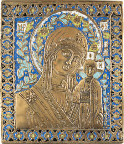 A LARGE AND ENAMEL BRASS ICON SHOWING THE MOTHER OF GOD - фото 1
