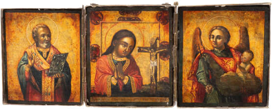 A FINE TRIPTYCH SHOWING THE AKTHYRSKAYA MOTHER OF GOD FL - фото 1