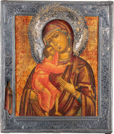 AN ICON SHOWING THE FEODOROVSKAYA MOTHER OF GOD WITH A S - Foto 1