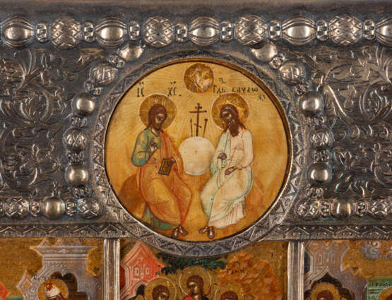 A SIGNED ICON OF THE ANASTASIS WITH 16 FEASTS AND GILDED SI - фото 2