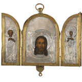 A TRIPTYCH SHOWING THE MANDYLION FLANKED BY STS. PETER THE - Foto 1