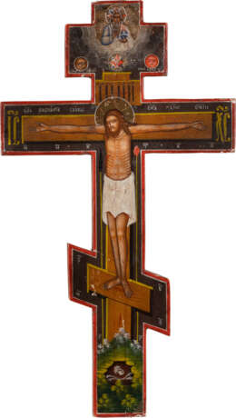 A CRUCIFIX Russian, mid 19th century Tempera on wood. The h - фото 1