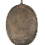 A VERY FINE SILVER-GILT-MOUNTED BREAST ICON SHOWING ST. SER - фото 2