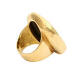 Antike Bronzemünze schmückt goldenen Ring - - photo 3