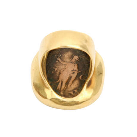 Antike Bronzemünze schmückt goldenen Ring - - photo 5