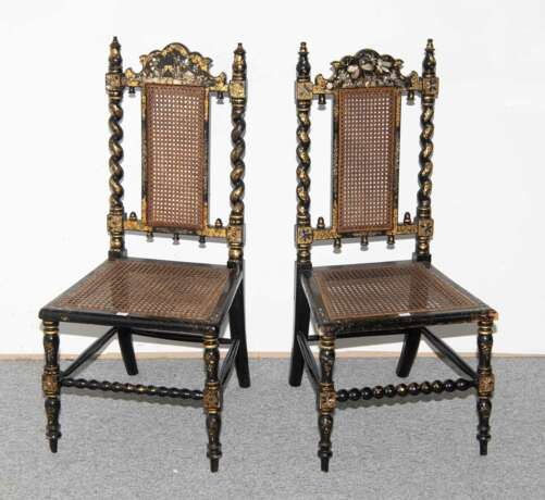 Ein Paar Stühle - Foto 1