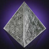 MUONIONALUSTA METEORITE — AN EQUALATERAL PYRAMID - фото 1