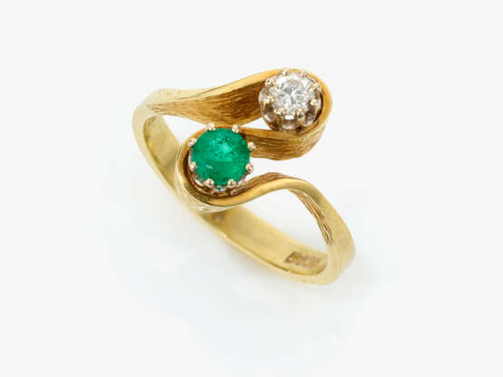 Vis-à-Vis Ring mit Brillant und Smaragd - photo 1
