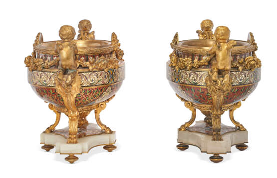A MATCHED PAIR OF FRENCH ORMOLU-MOUNTED CHAMPLEVE ENAMEL JARDINIERES - фото 4