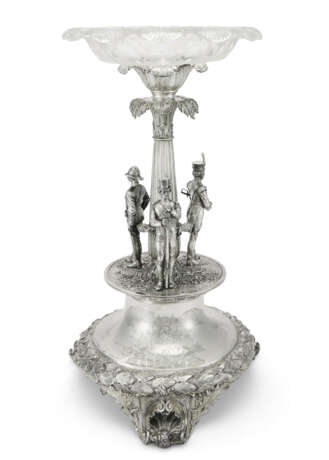 A WILLIAM IV SILVER AND CUT GLASS CENTERPIECE - фото 1