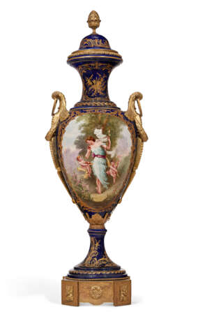A MONUMENTAL ORMOLU-MOUNTED SEVRES STYLE PORCELAIN COBALT-BLUE GROUND VASE AND COVER - фото 1